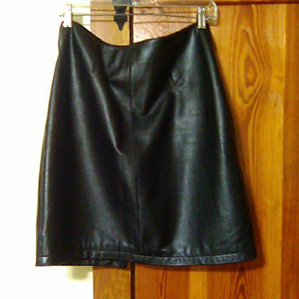 Beautiful black leather fully lined skirt